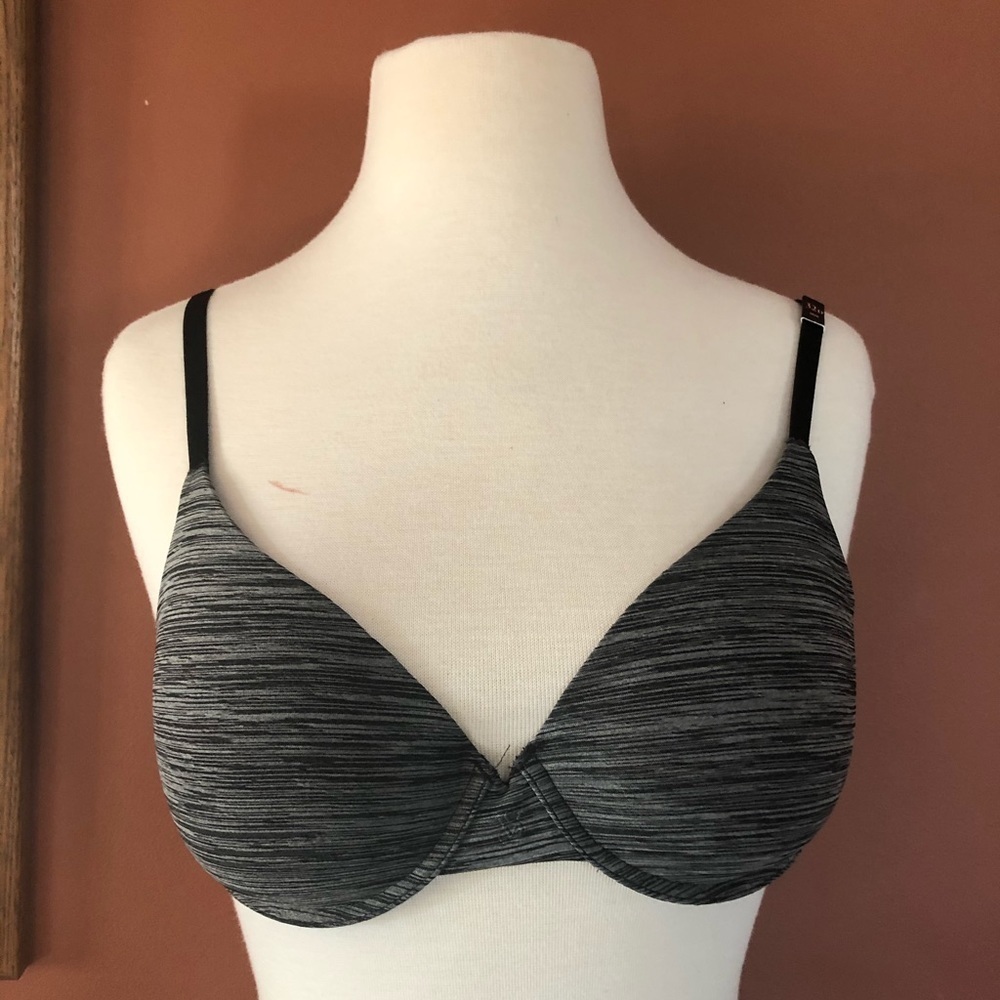 NWT Victoria’s Secret SlBra size 32D